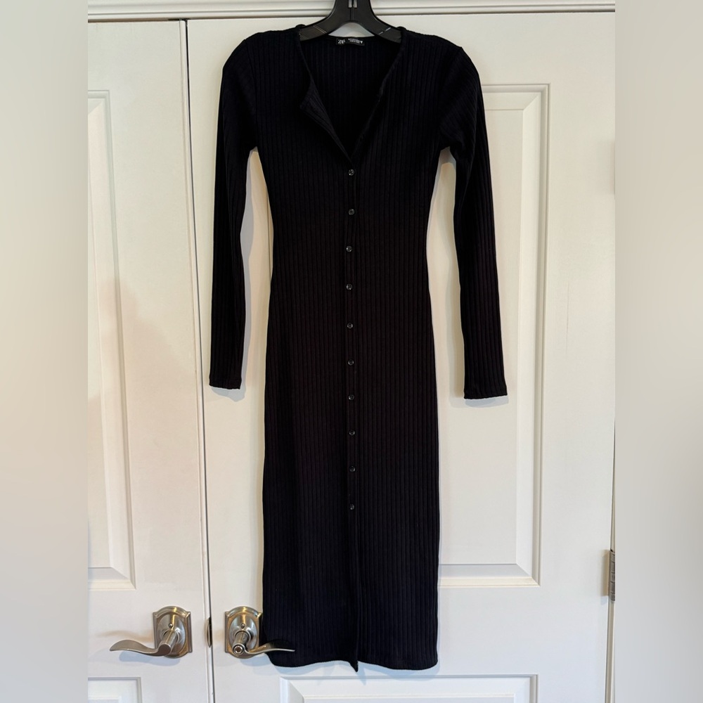Women’s Zara vertical line knit button down mid length black dress size small
